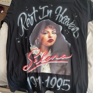 Selena tee
